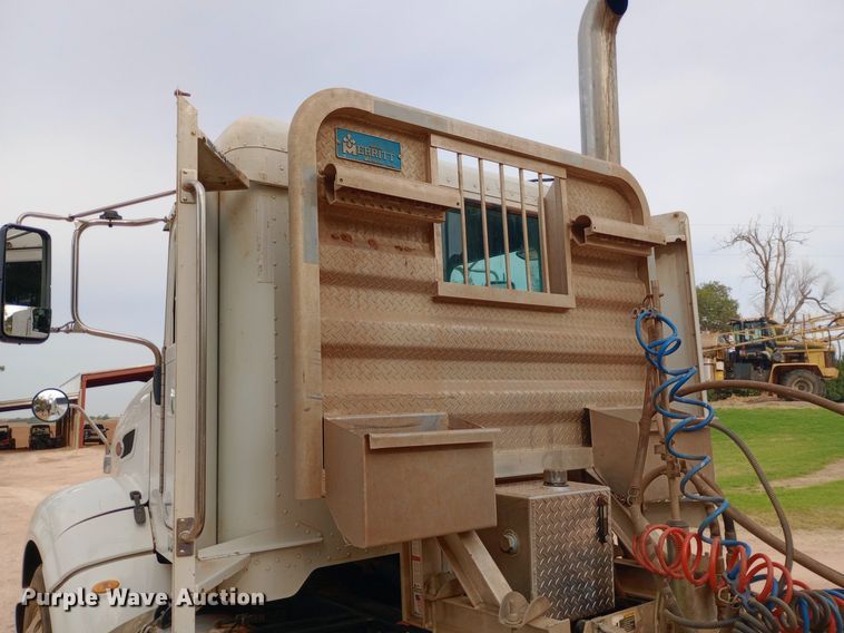 image for item NY9515 2011 Peterbilt 386 semi truck