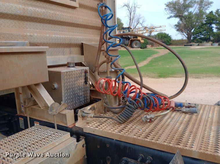 image for item NY9515 2011 Peterbilt 386 semi truck