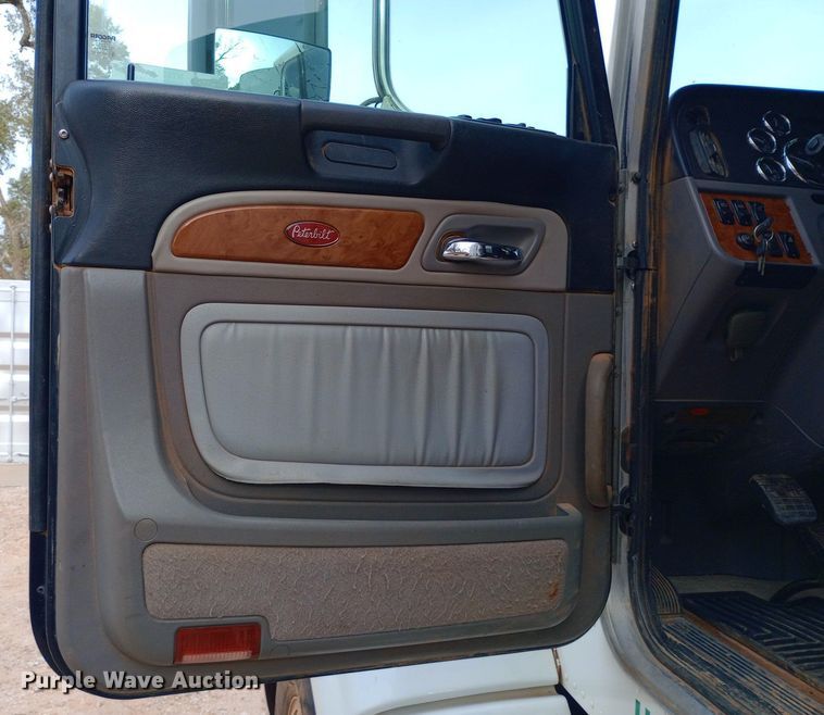 image for item NY9515 2011 Peterbilt 386 semi truck