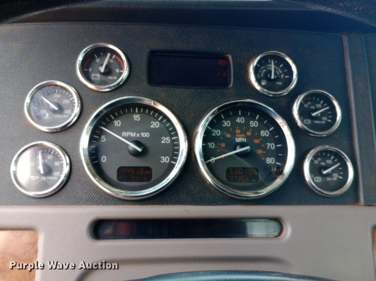 image for item NY9515 2011 Peterbilt 386 semi truck