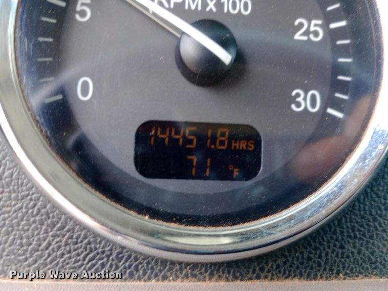 image for item NY9515 2011 Peterbilt 386 semi truck