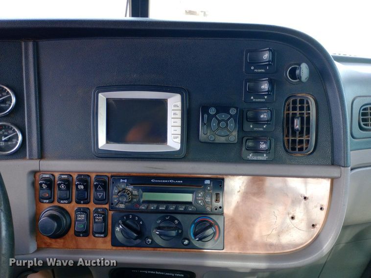 image for item NY9515 2011 Peterbilt 386 semi truck