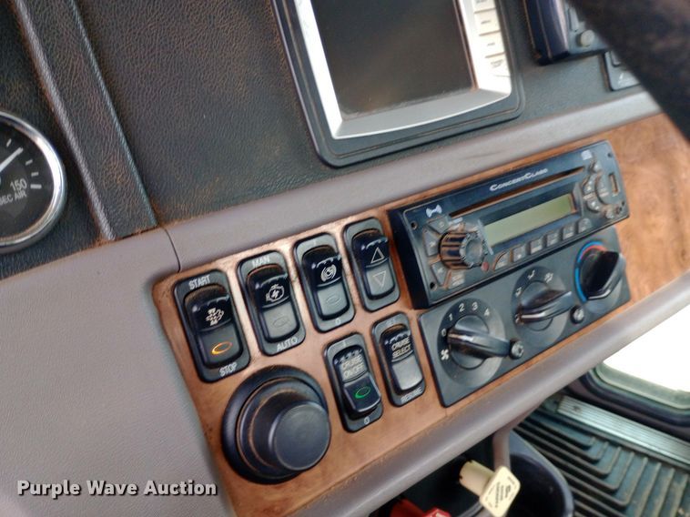 image for item NY9515 2011 Peterbilt 386 semi truck