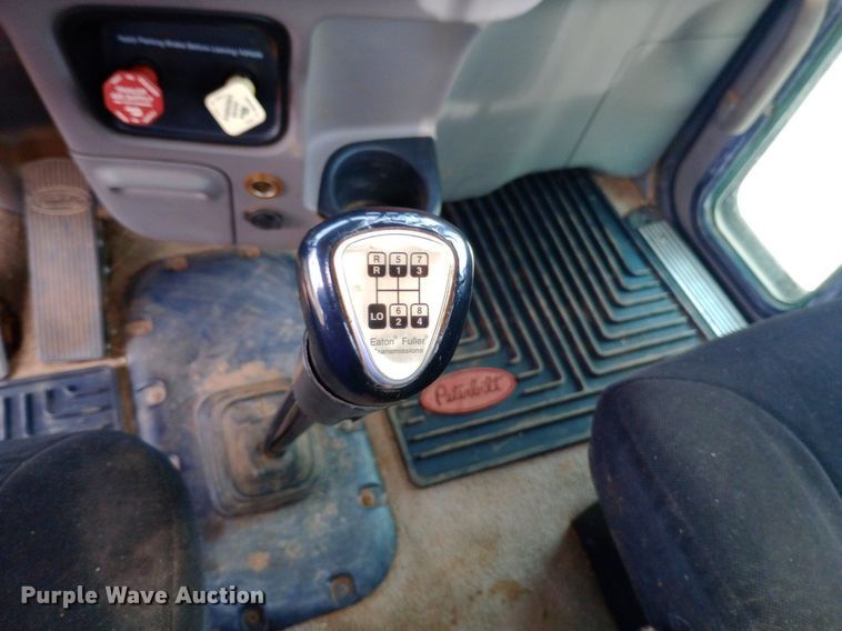 image for item NY9515 2011 Peterbilt 386 semi truck