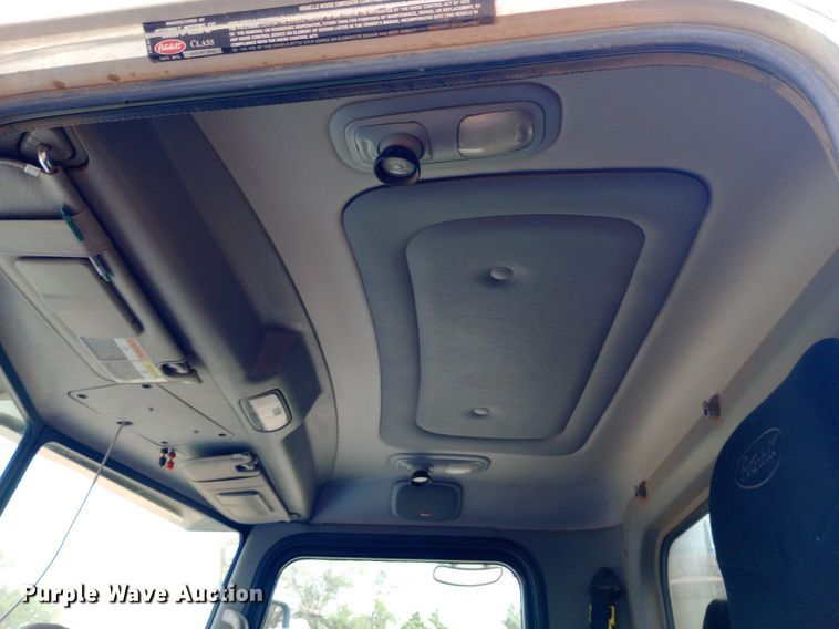 image for item NY9515 2011 Peterbilt 386 semi truck