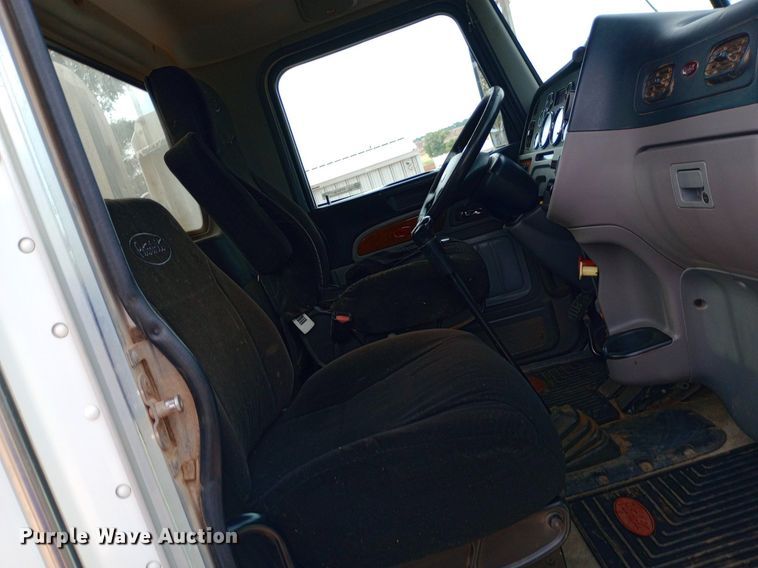 image for item NY9515 2011 Peterbilt 386 semi truck