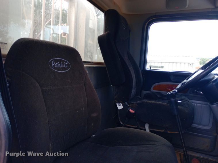 image for item NY9515 2011 Peterbilt 386 semi truck