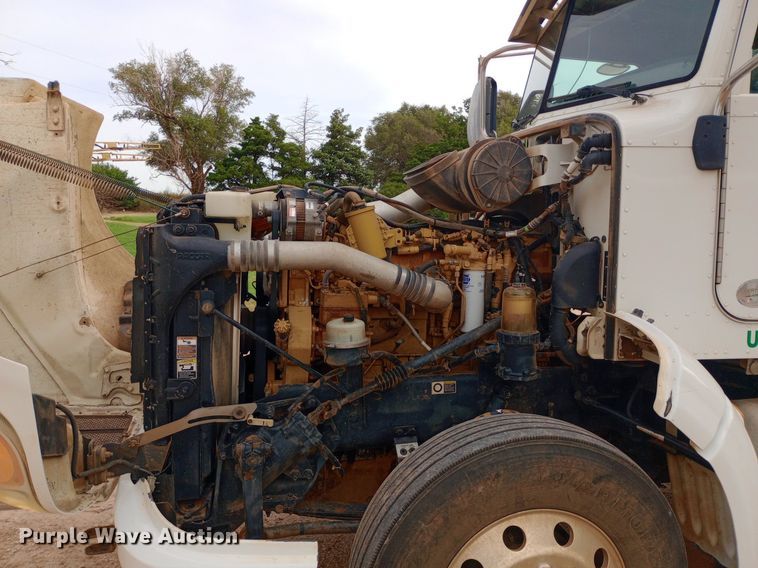 image for item NY9515 2011 Peterbilt 386 semi truck