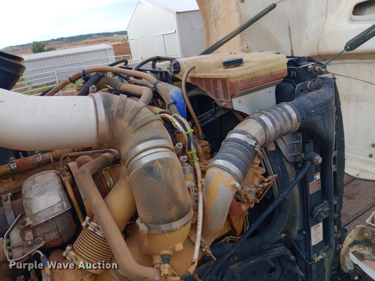 image for item NY9515 2011 Peterbilt 386 semi truck