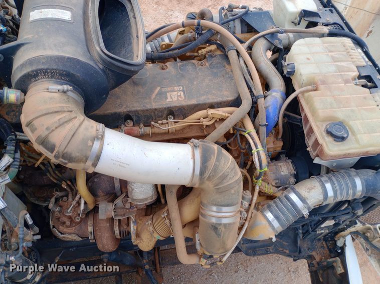 image for item NY9515 2011 Peterbilt 386 semi truck