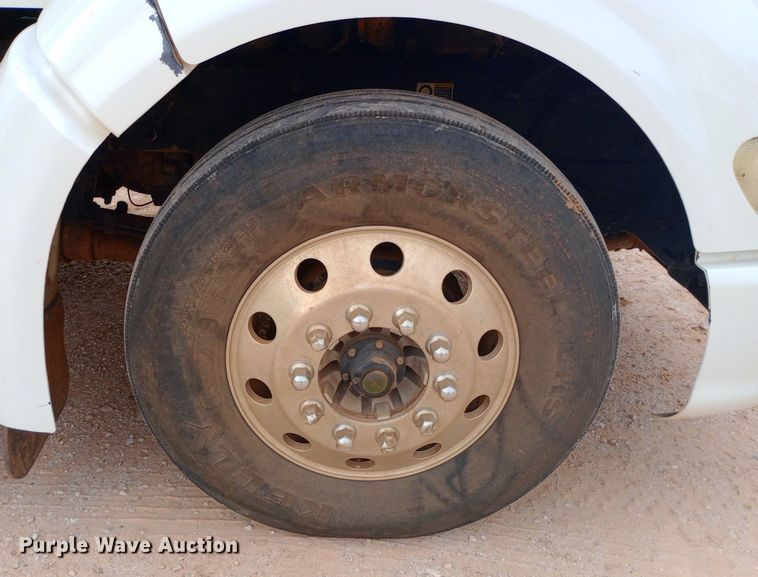 image for item NY9515 2011 Peterbilt 386 semi truck