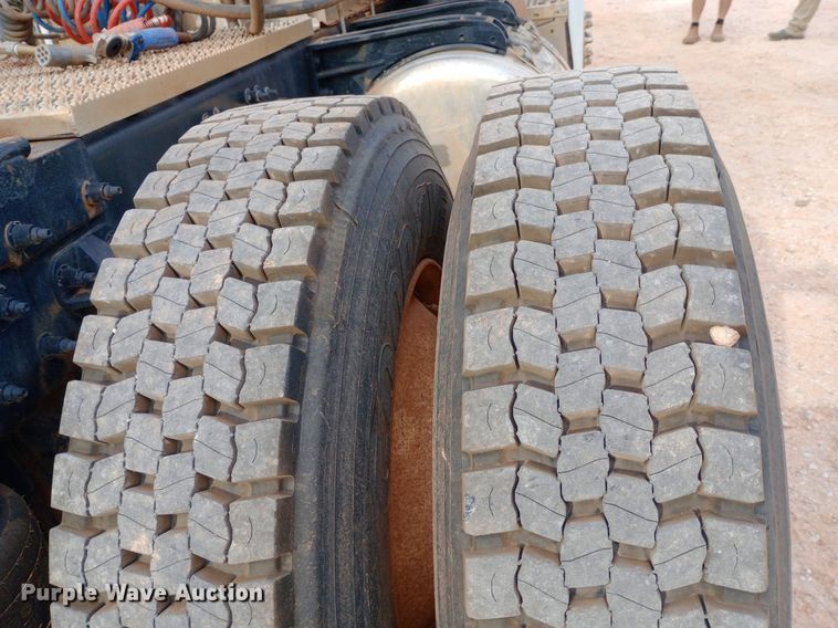 image for item NY9515 2011 Peterbilt 386 semi truck