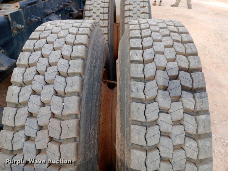 image for item NY9515 2011 Peterbilt 386 semi truck