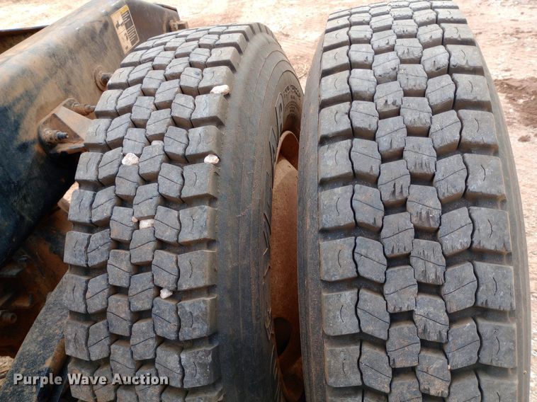 image for item NY9515 2011 Peterbilt 386 semi truck