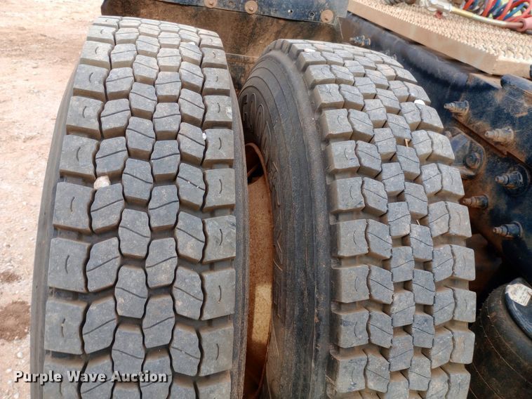 image for item NY9515 2011 Peterbilt 386 semi truck