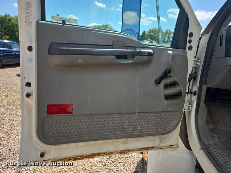 image for item OD9729 2006 Ford F650 Super Duty XL box truck