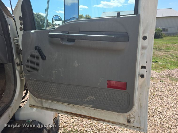 image for item OD9729 2006 Ford F650 Super Duty XL box truck