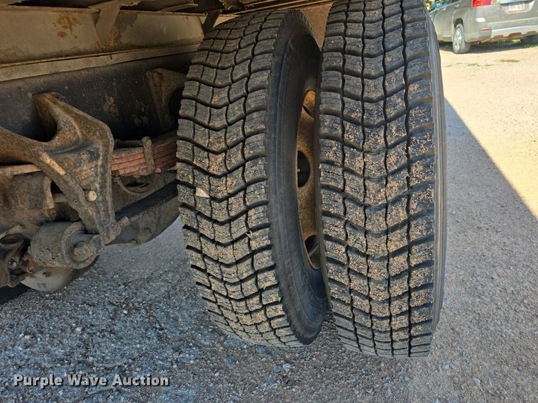 image for item OD9729 2006 Ford F650 Super Duty XL box truck