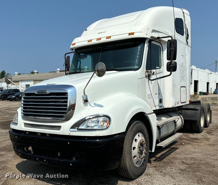 image for item OG9601 2006 Freightliner  Columbia  semi truck