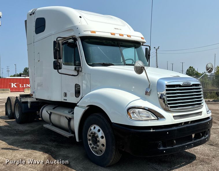 image for item OG9601 2006 Freightliner  Columbia  semi truck