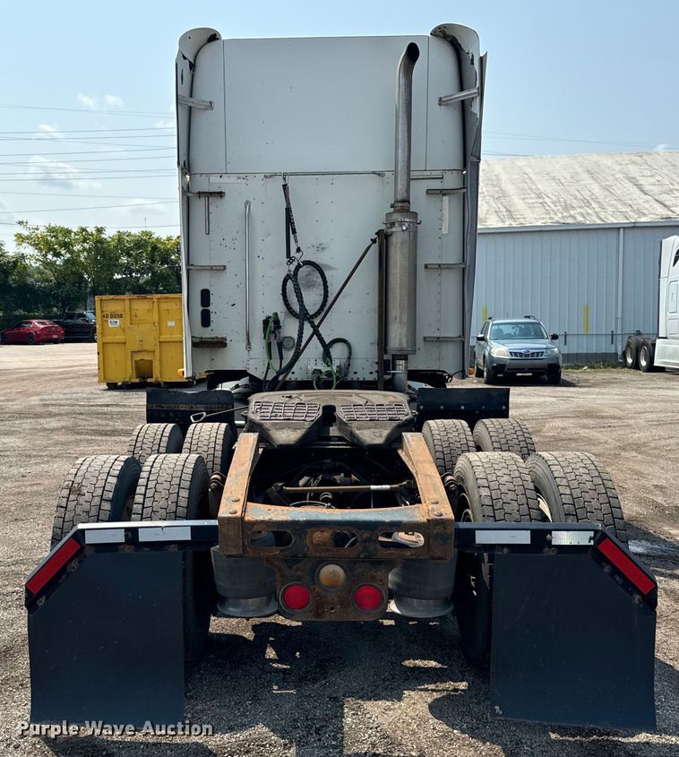 image for item OG9601 2006 Freightliner  Columbia  semi truck