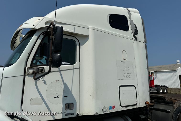 image for item OG9601 2006 Freightliner  Columbia  semi truck