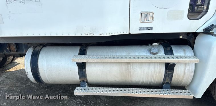 image for item OG9601 2006 Freightliner  Columbia  semi truck