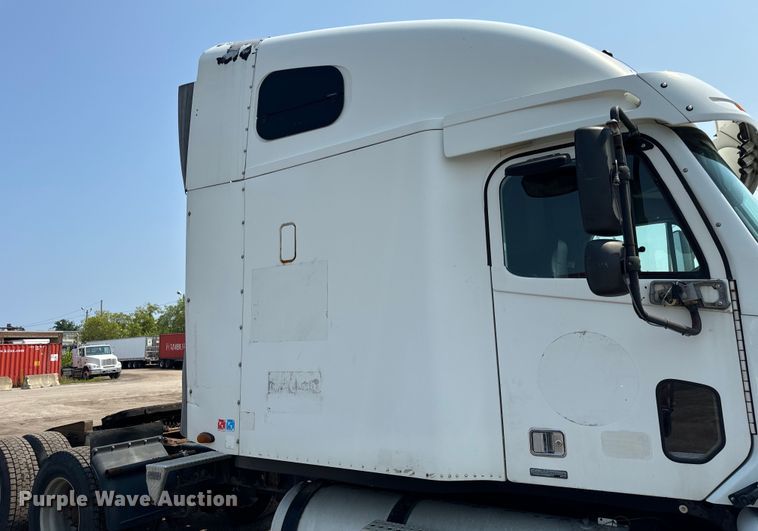 image for item OG9601 2006 Freightliner  Columbia  semi truck