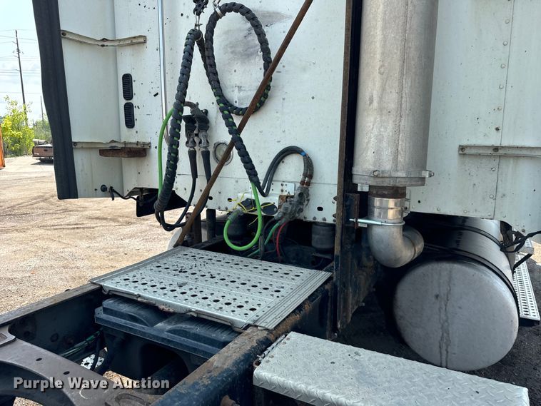 image for item OG9601 2006 Freightliner  Columbia  semi truck