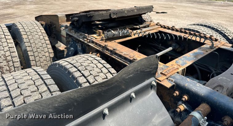 image for item OG9601 2006 Freightliner  Columbia  semi truck