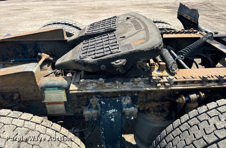 image for item OG9601 2006 Freightliner  Columbia  semi truck