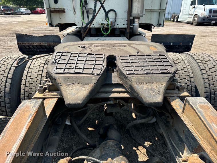 image for item OG9601 2006 Freightliner  Columbia  semi truck