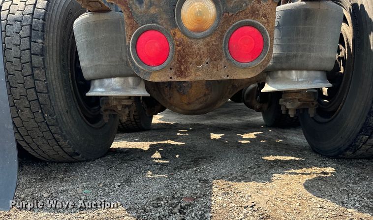 image for item OG9601 2006 Freightliner  Columbia  semi truck