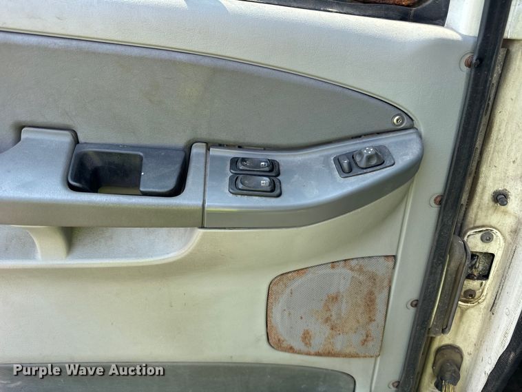 image for item OG9601 2006 Freightliner  Columbia  semi truck