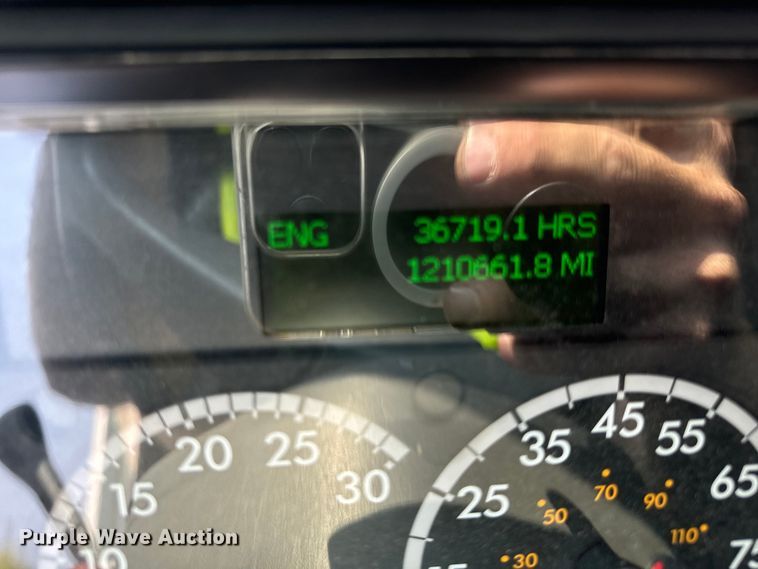 image for item OG9601 2006 Freightliner  Columbia  semi truck