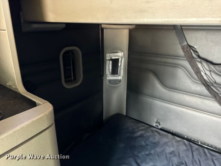 image for item OG9601 2006 Freightliner  Columbia  semi truck