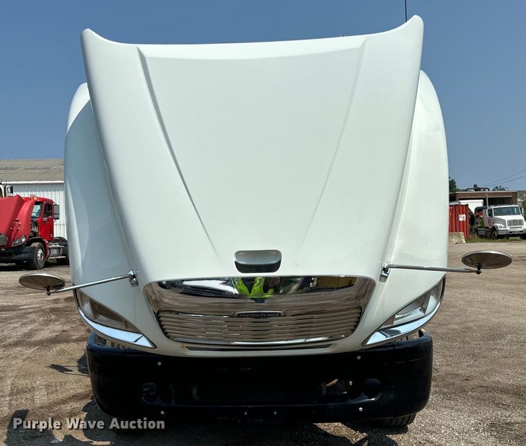 image for item OG9601 2006 Freightliner  Columbia  semi truck