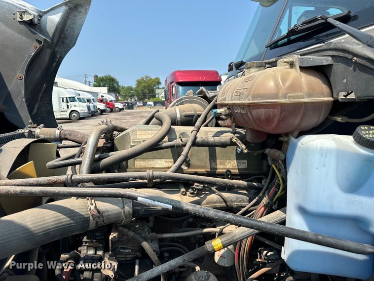 image for item OG9601 2006 Freightliner  Columbia  semi truck