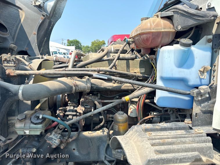 image for item OG9601 2006 Freightliner  Columbia  semi truck