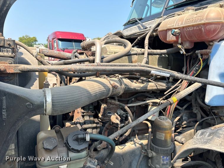 image for item OG9601 2006 Freightliner  Columbia  semi truck