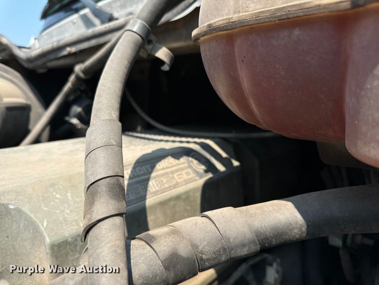 image for item OG9601 2006 Freightliner  Columbia  semi truck