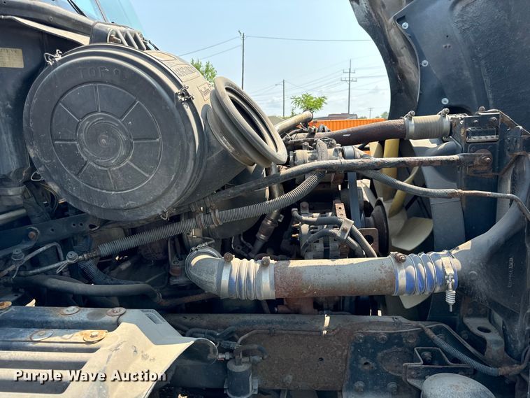 image for item OG9601 2006 Freightliner  Columbia  semi truck