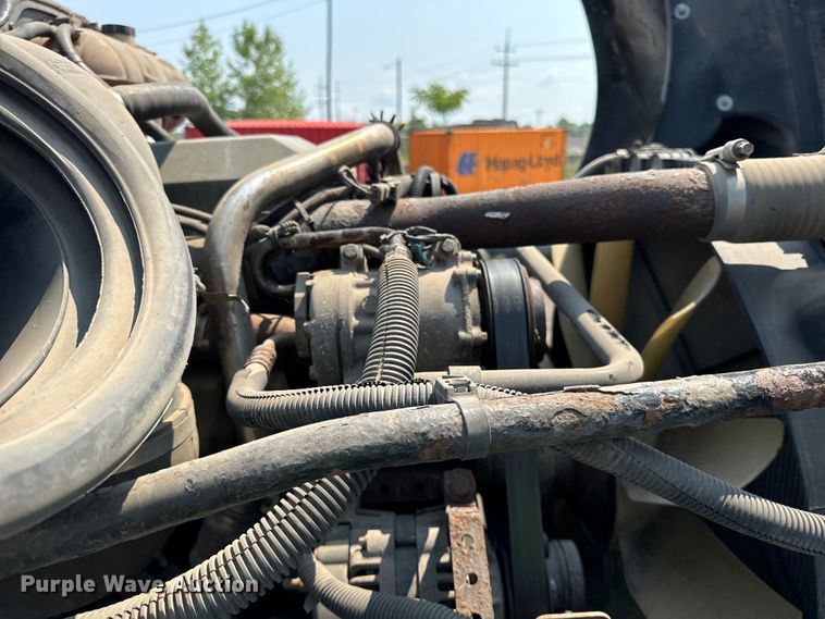 image for item OG9601 2006 Freightliner  Columbia  semi truck