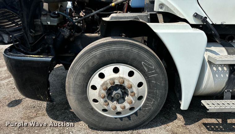 image for item OG9601 2006 Freightliner  Columbia  semi truck