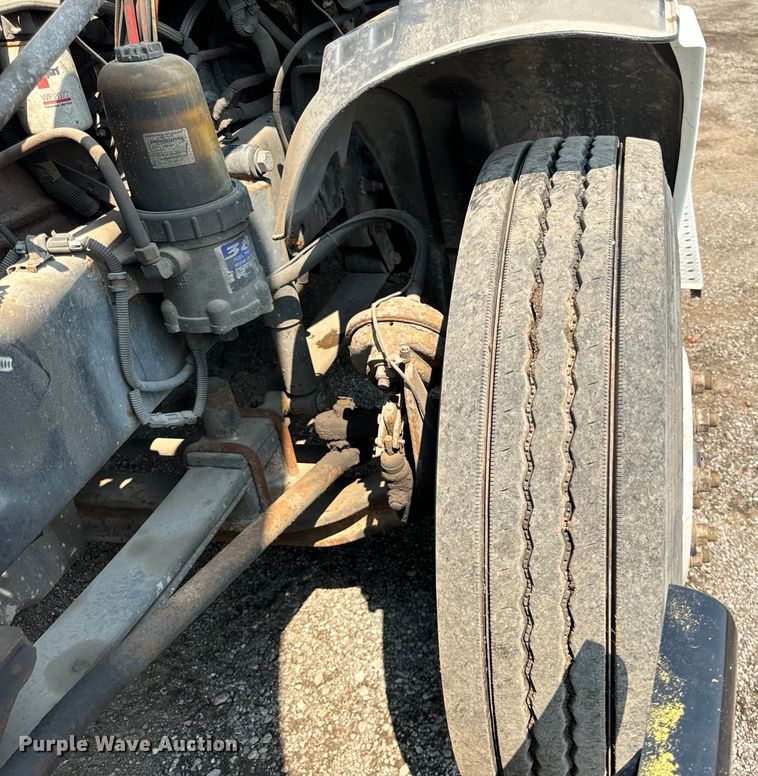 image for item OG9601 2006 Freightliner  Columbia  semi truck