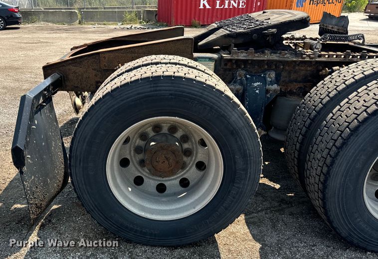 image for item OG9601 2006 Freightliner  Columbia  semi truck