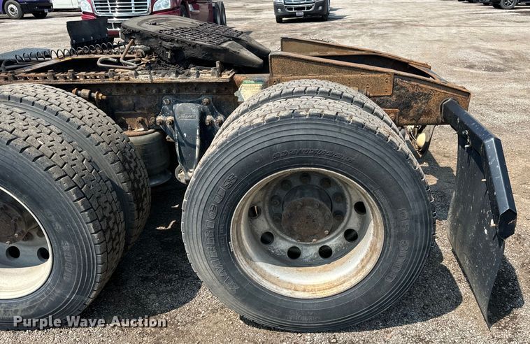 image for item OG9601 2006 Freightliner  Columbia  semi truck