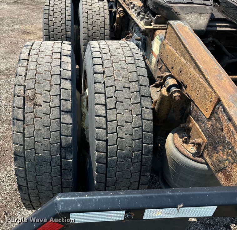 image for item OG9601 2006 Freightliner  Columbia  semi truck