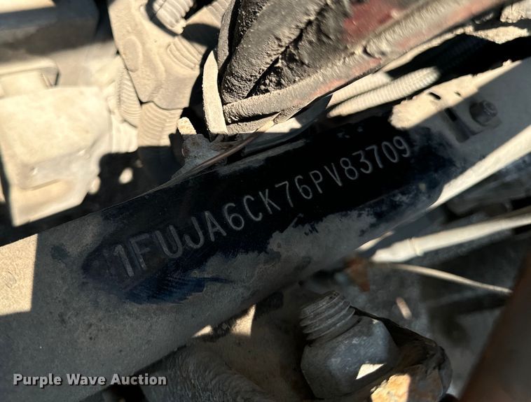 image for item OG9601 2006 Freightliner  Columbia  semi truck