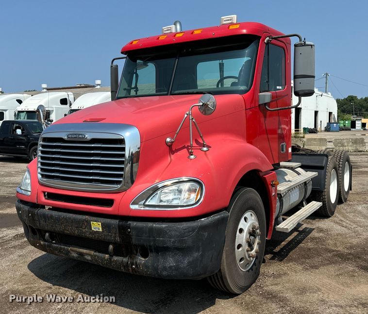 image for item OG9602 2006 Freightliner  semi truck